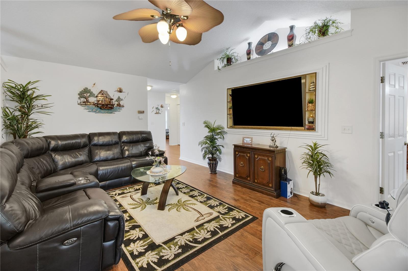 35833 DAWN DR, LEESBURG, FL, 34788