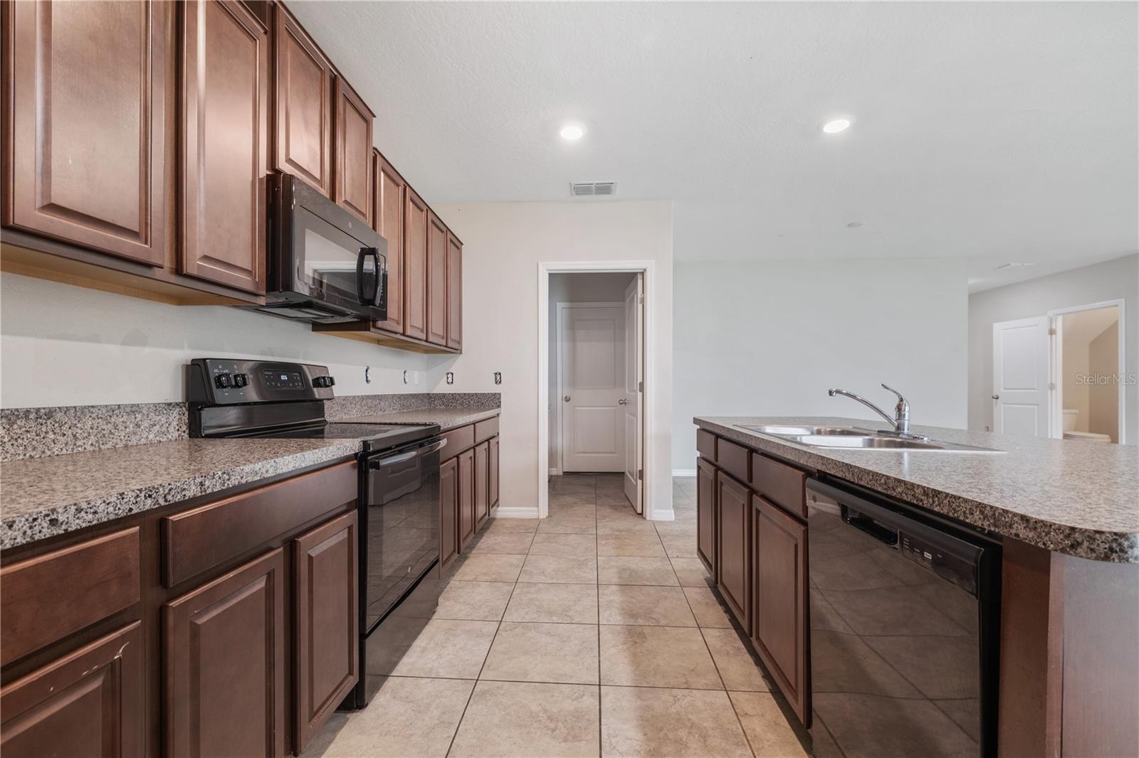 7407 ROSY PERIWINKLE CT, TAMPA, FL, 33619