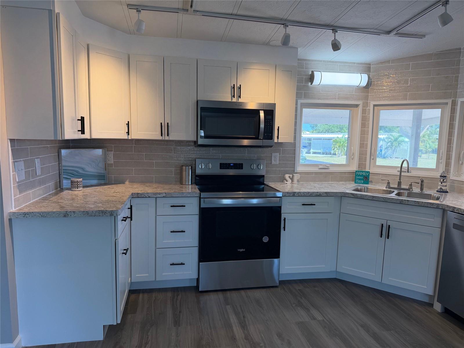 363 LONGWOOD DR, VENICE, FL, 34285