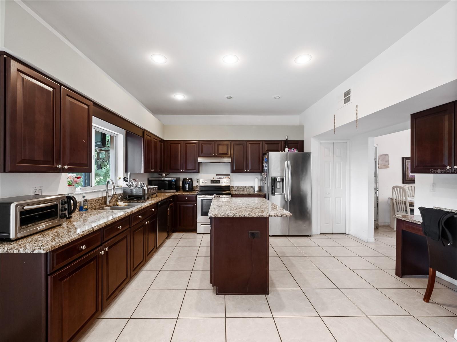 2072 STONE CROSS CIR, ORLANDO, FL, 32828