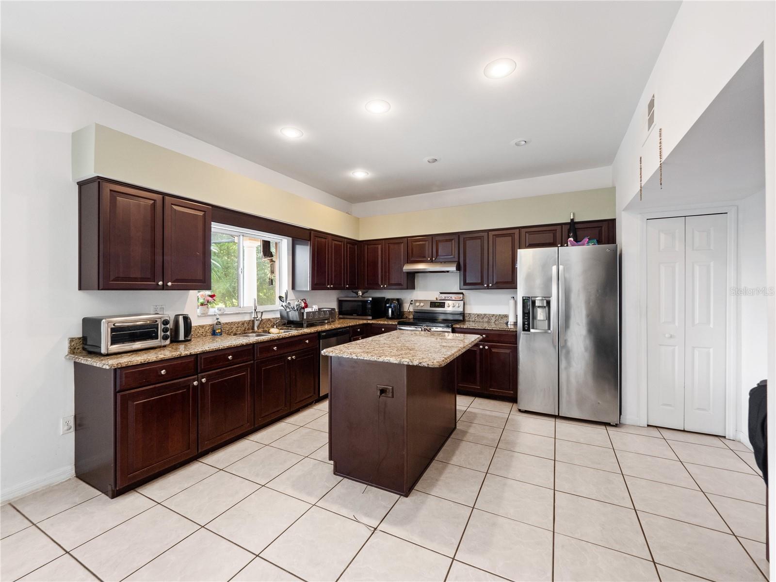 2072 STONE CROSS CIR, ORLANDO, FL, 32828