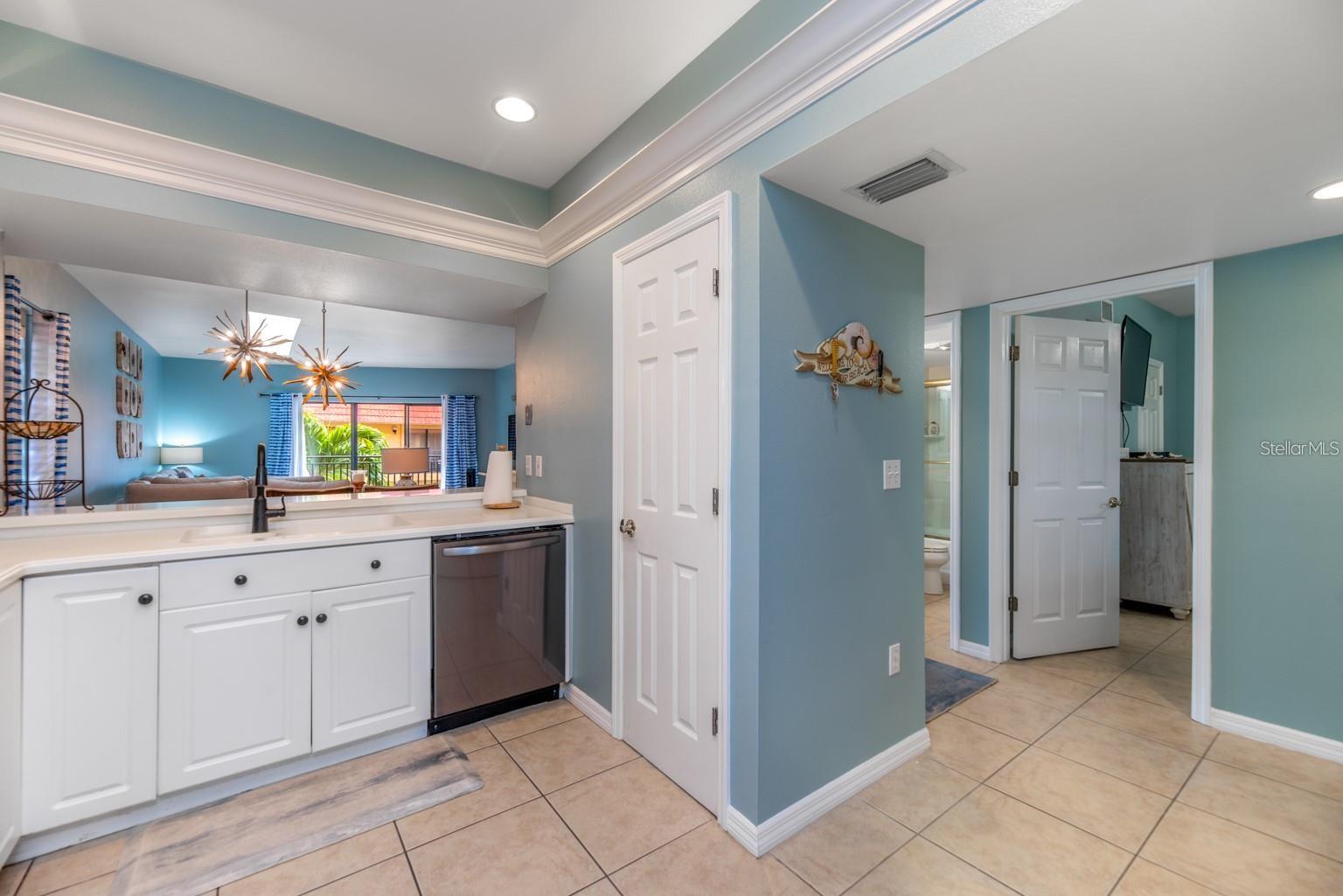 6006 GULF DR #207, HOLMES BEACH, FL, 34217