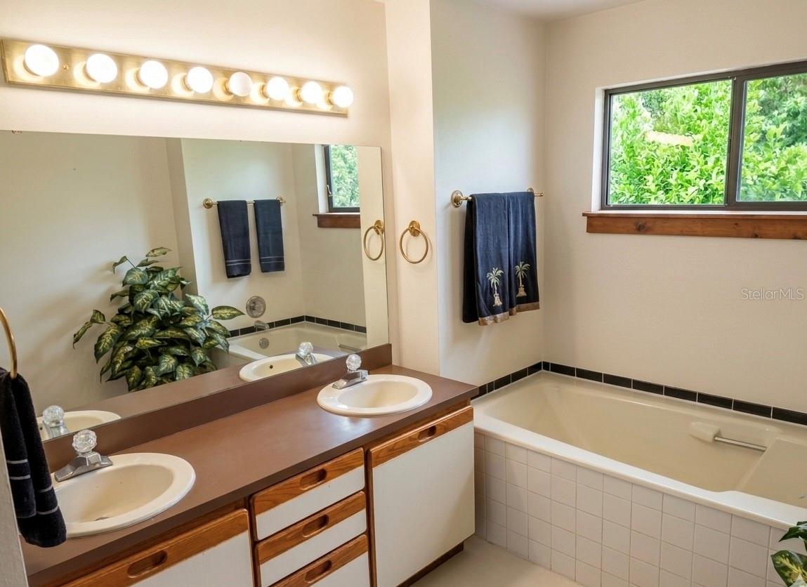 2070 S COURTENAY PKWY, MERRITT ISLAND, FL, 32952