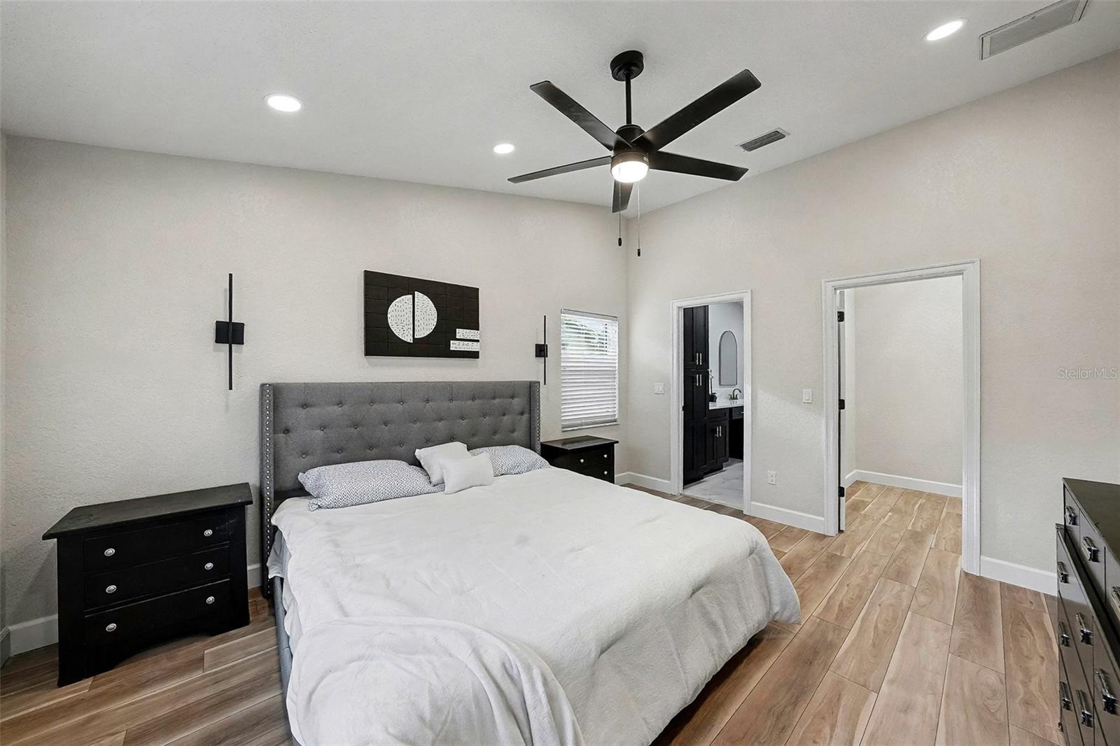 11325 GLENMONT DR, TAMPA, FL, 33635