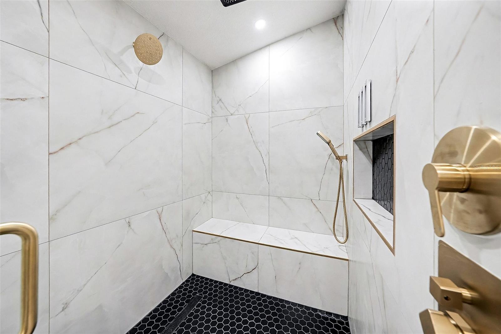 11325 GLENMONT DR, TAMPA, FL, 33635