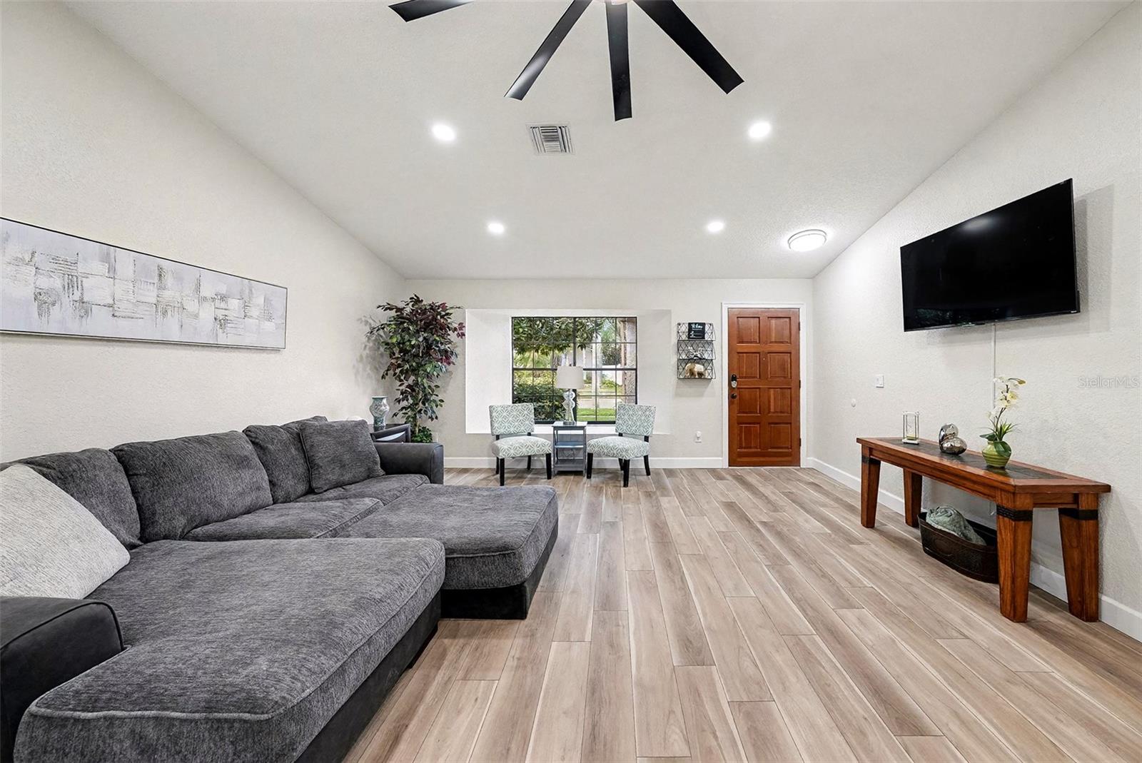 11325 GLENMONT DR, TAMPA, FL, 33635