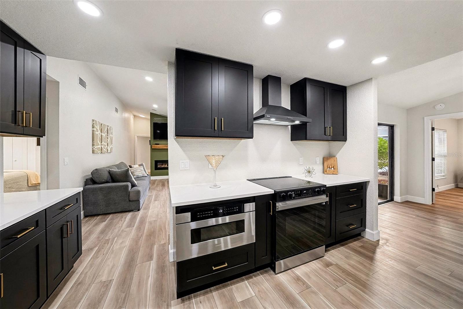 11325 GLENMONT DR, TAMPA, FL, 33635