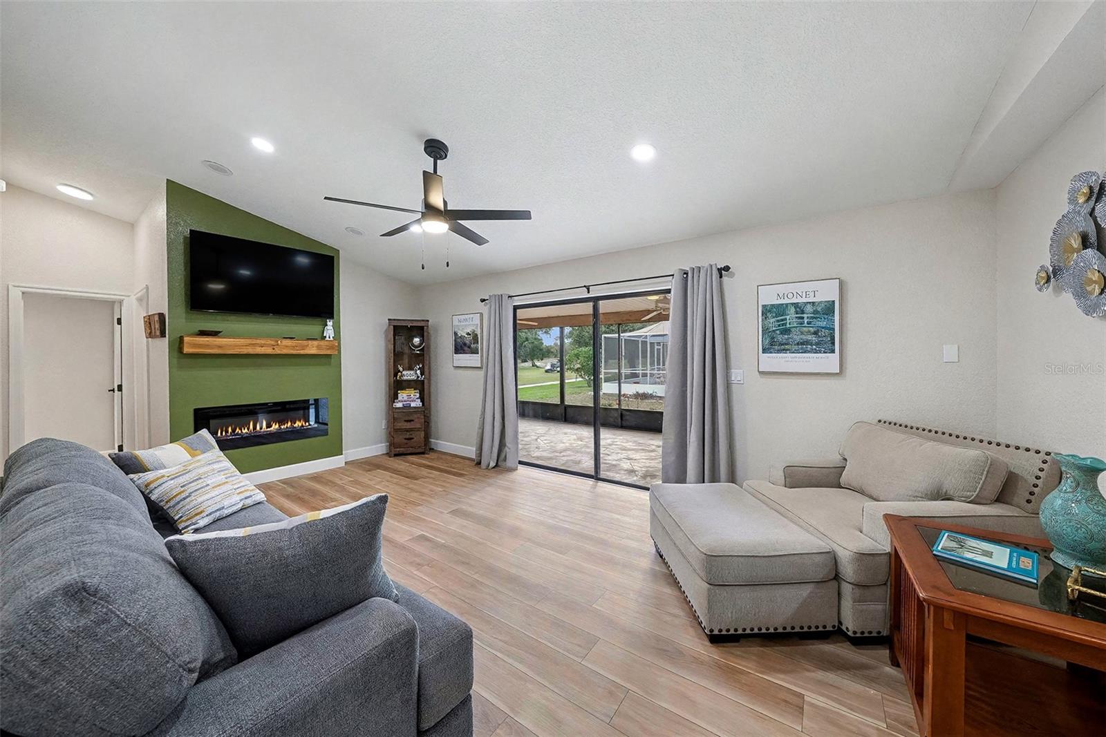 11325 GLENMONT DR, TAMPA, FL, 33635