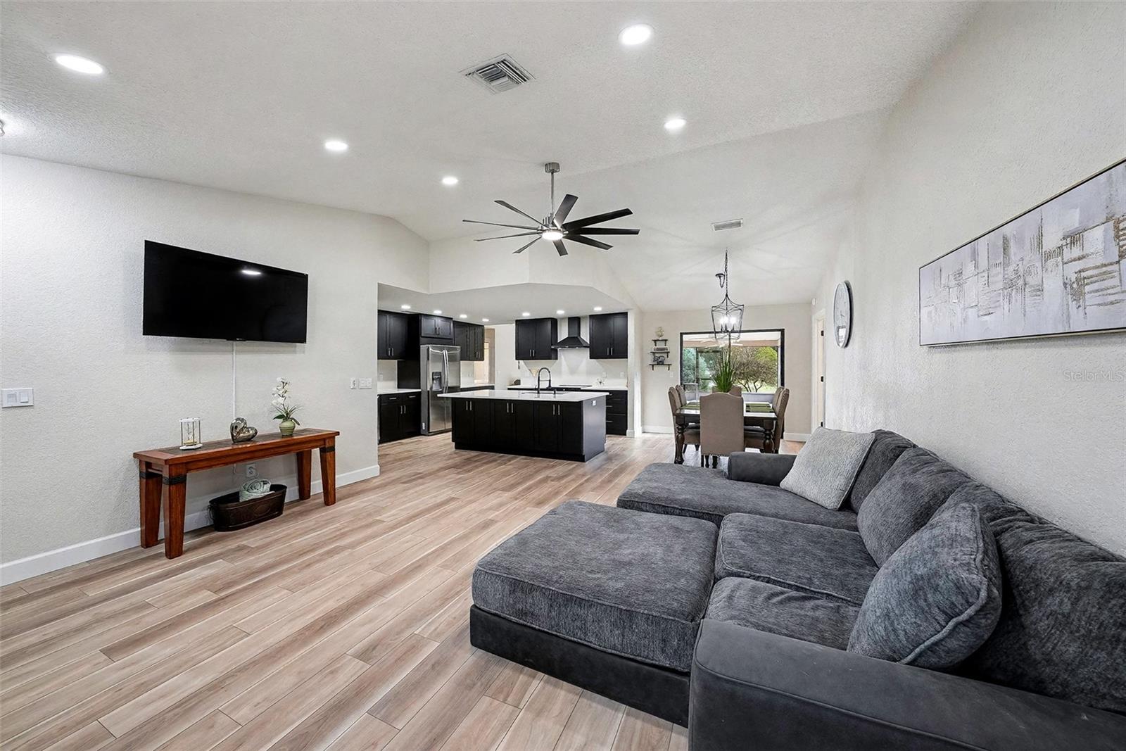 11325 GLENMONT DR, TAMPA, FL, 33635