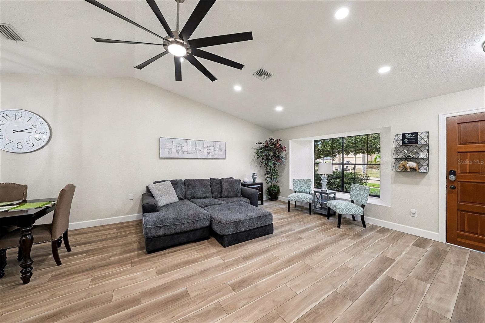 11325 GLENMONT DR, TAMPA, FL, 33635