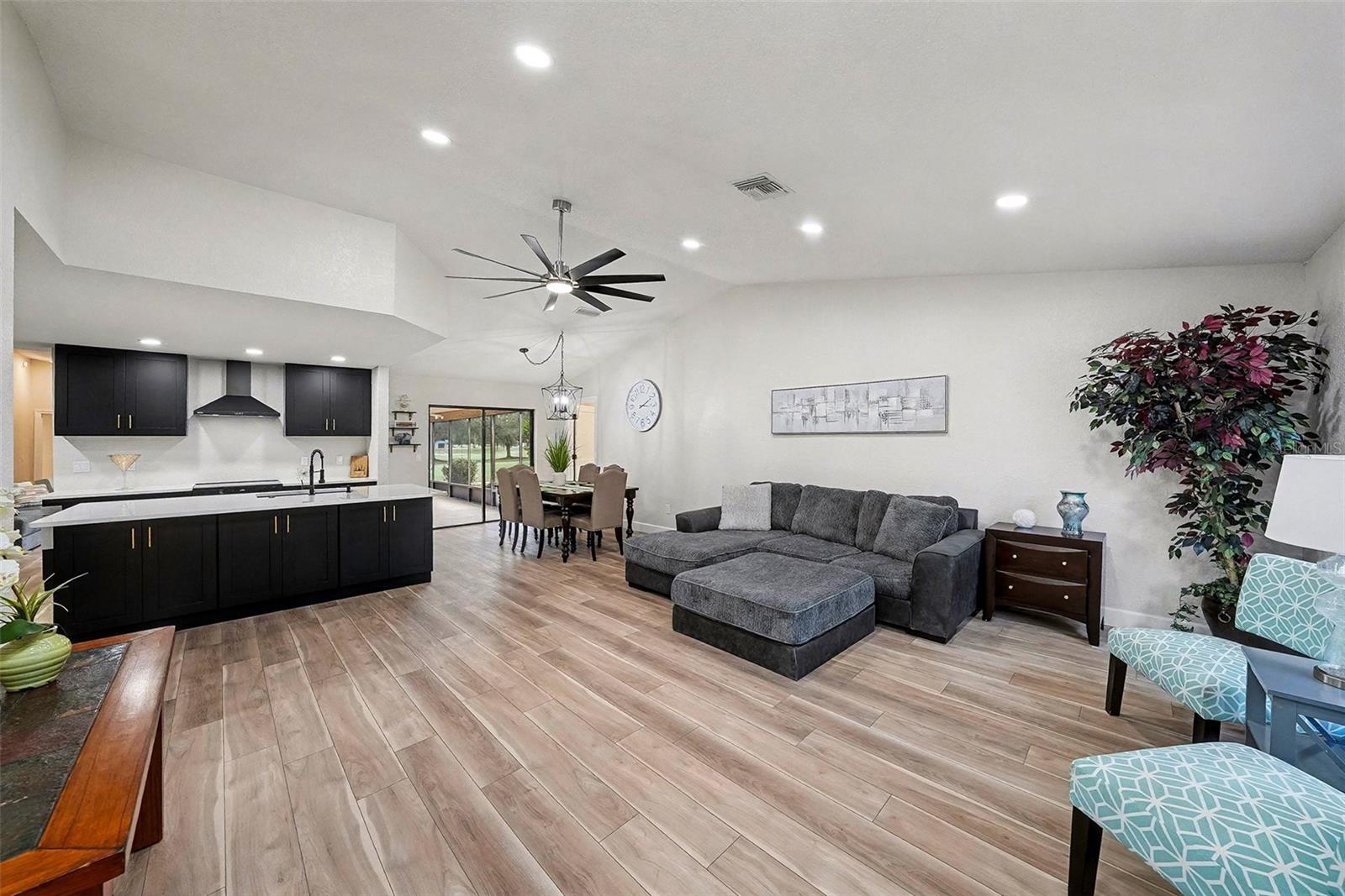 11325 GLENMONT DR, TAMPA, FL, 33635