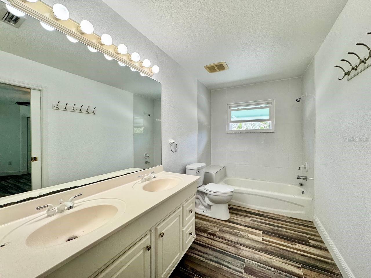 2384 CREEK CT, CLEARWATER, FL, 33764