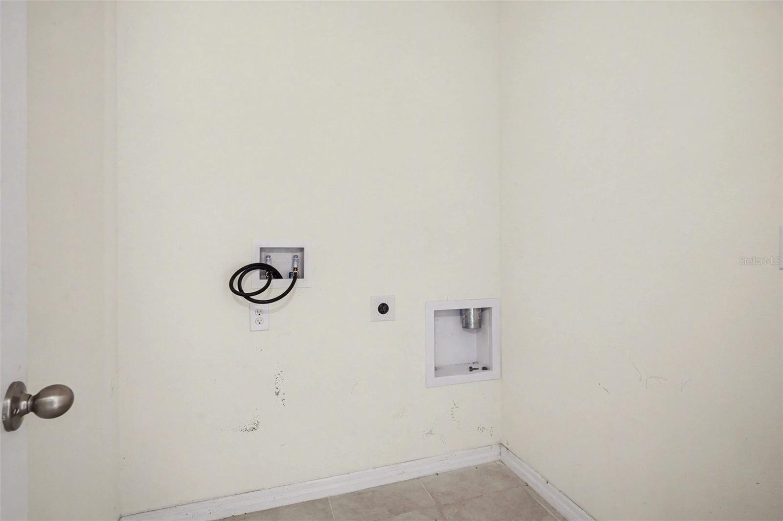 693 SQUIRES GROVE DR, WINTER HAVEN, FL, 33880