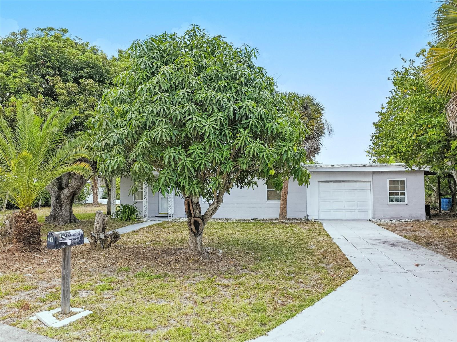 203 WATERWAY CIR NE, PORT CHARLOTTE, FL, 33952