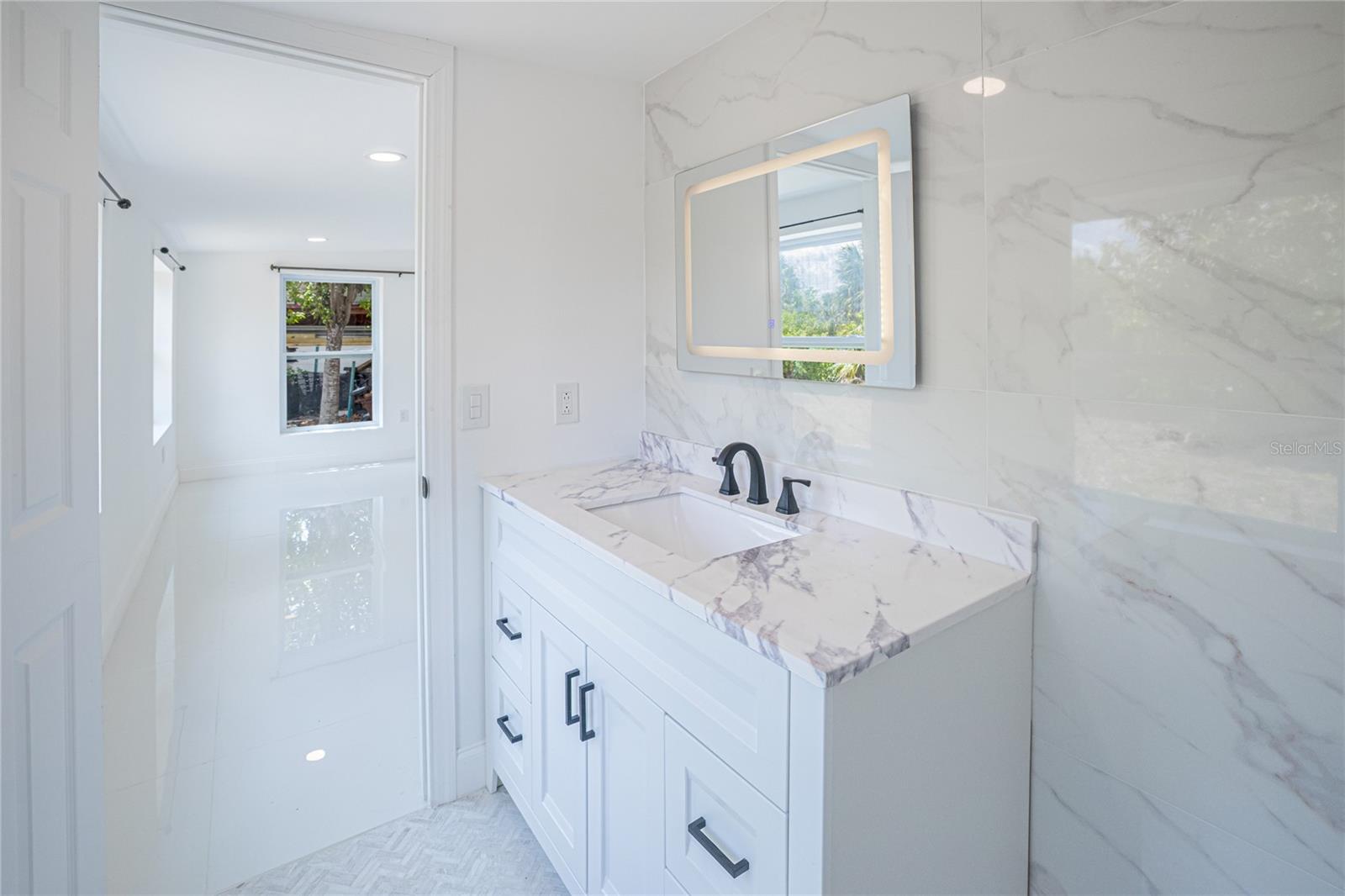 203 WATERWAY CIR NE, PORT CHARLOTTE, FL, 33952