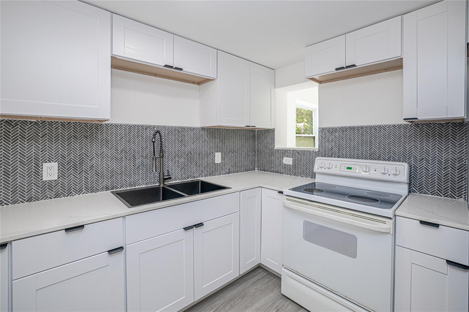 203 WATERWAY CIR NE, PORT CHARLOTTE, FL, 33952