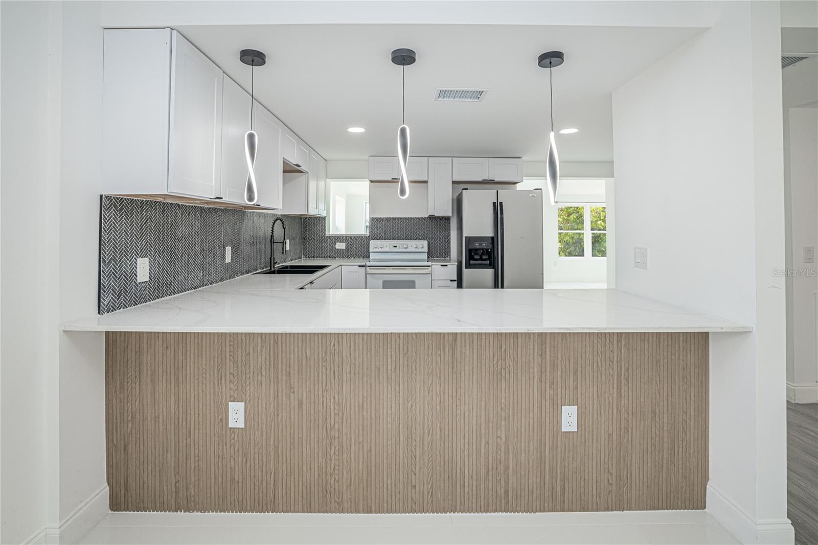 203 WATERWAY CIR NE, PORT CHARLOTTE, FL, 33952