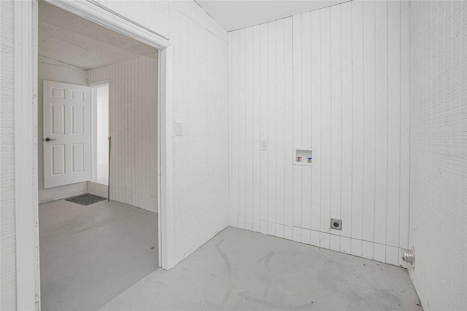 203 WATERWAY CIR NE, PORT CHARLOTTE, FL, 33952