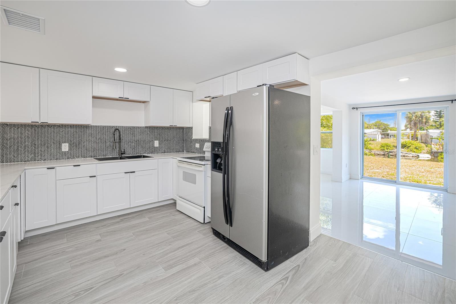 203 WATERWAY CIR NE, PORT CHARLOTTE, FL, 33952