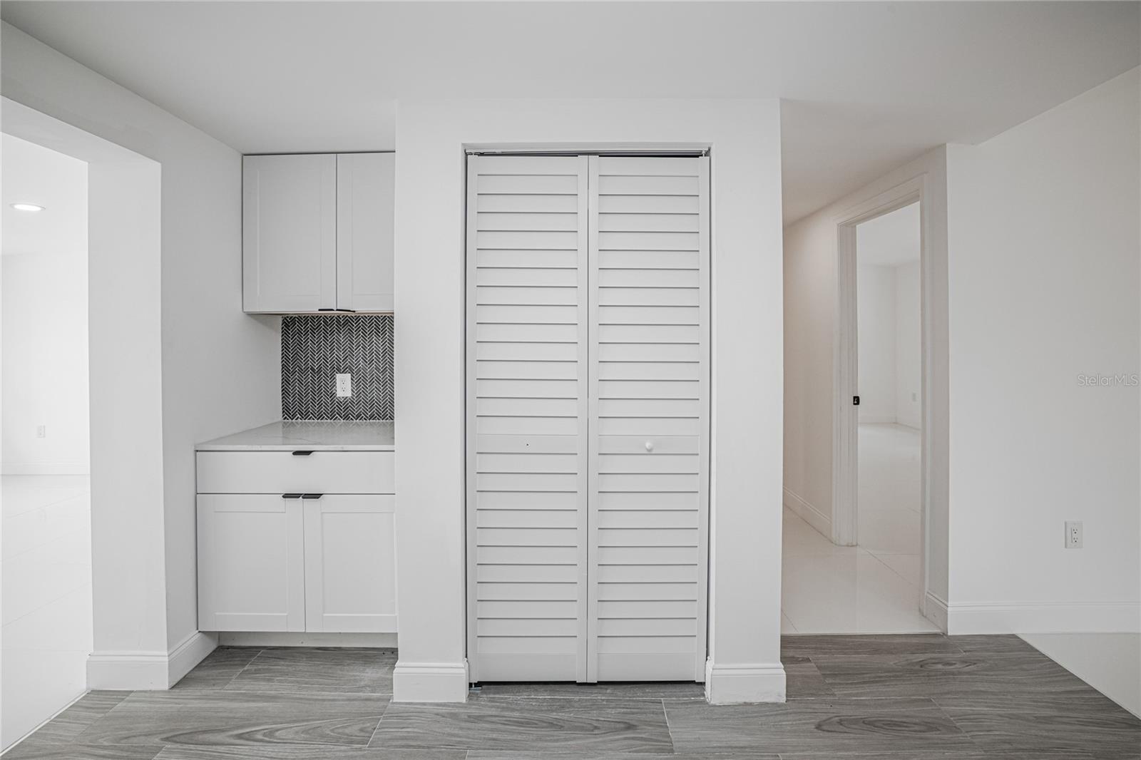 203 WATERWAY CIR NE, PORT CHARLOTTE, FL, 33952