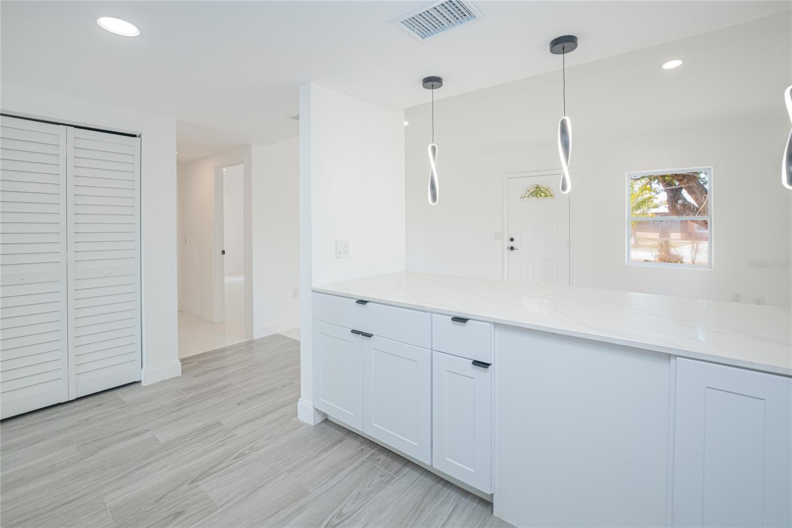 203 WATERWAY CIR NE, PORT CHARLOTTE, FL, 33952