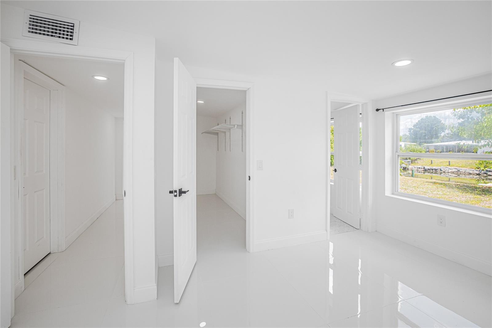 203 WATERWAY CIR NE, PORT CHARLOTTE, FL, 33952