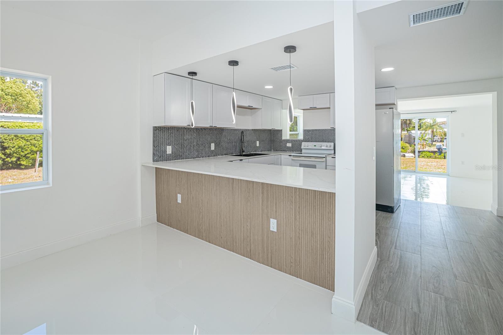 203 WATERWAY CIR NE, PORT CHARLOTTE, FL, 33952