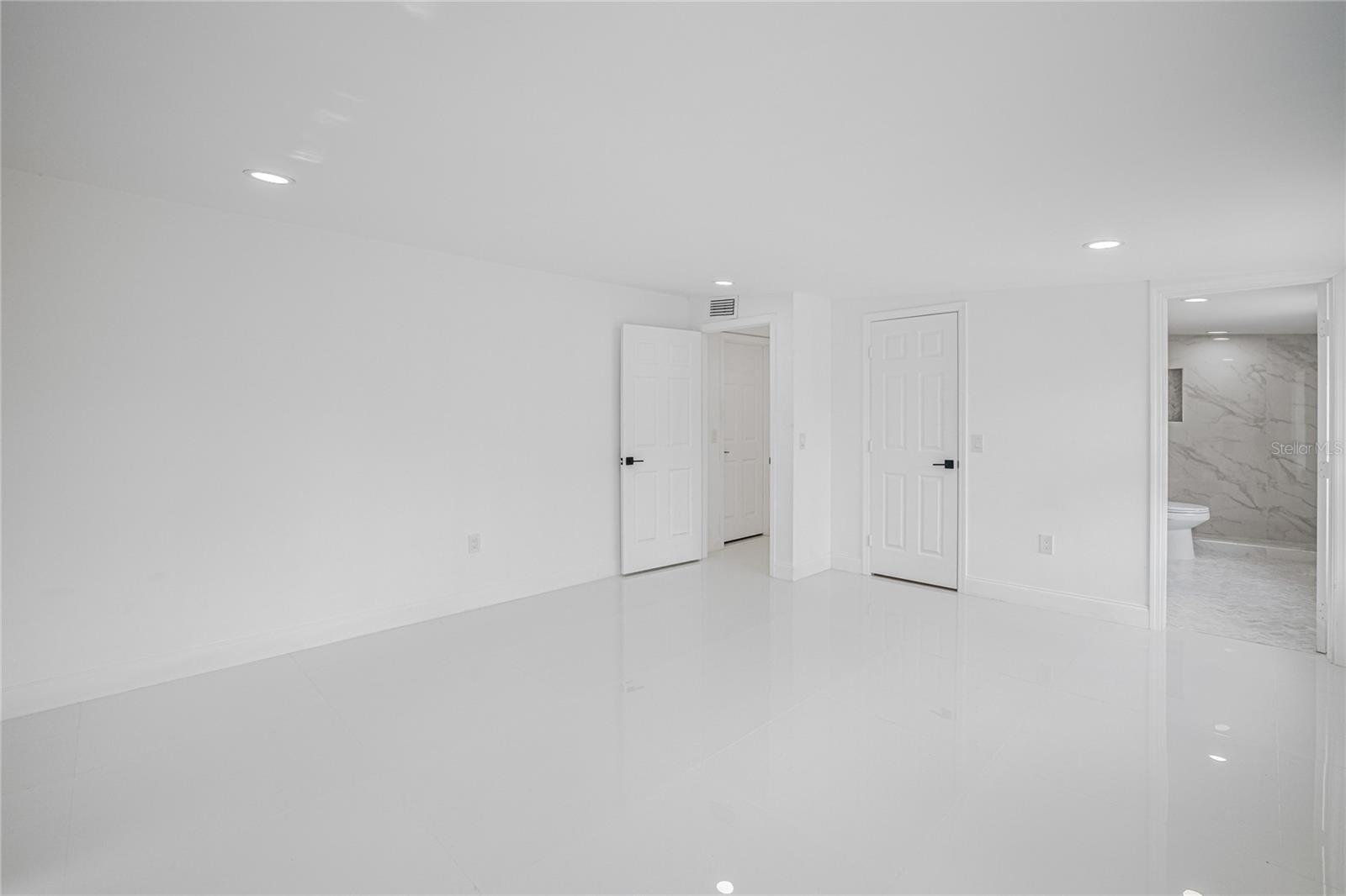 203 WATERWAY CIR NE, PORT CHARLOTTE, FL, 33952