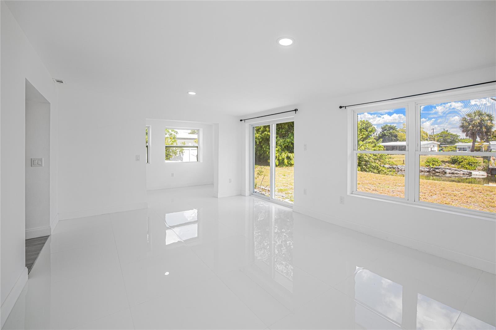 203 WATERWAY CIR NE, PORT CHARLOTTE, FL, 33952