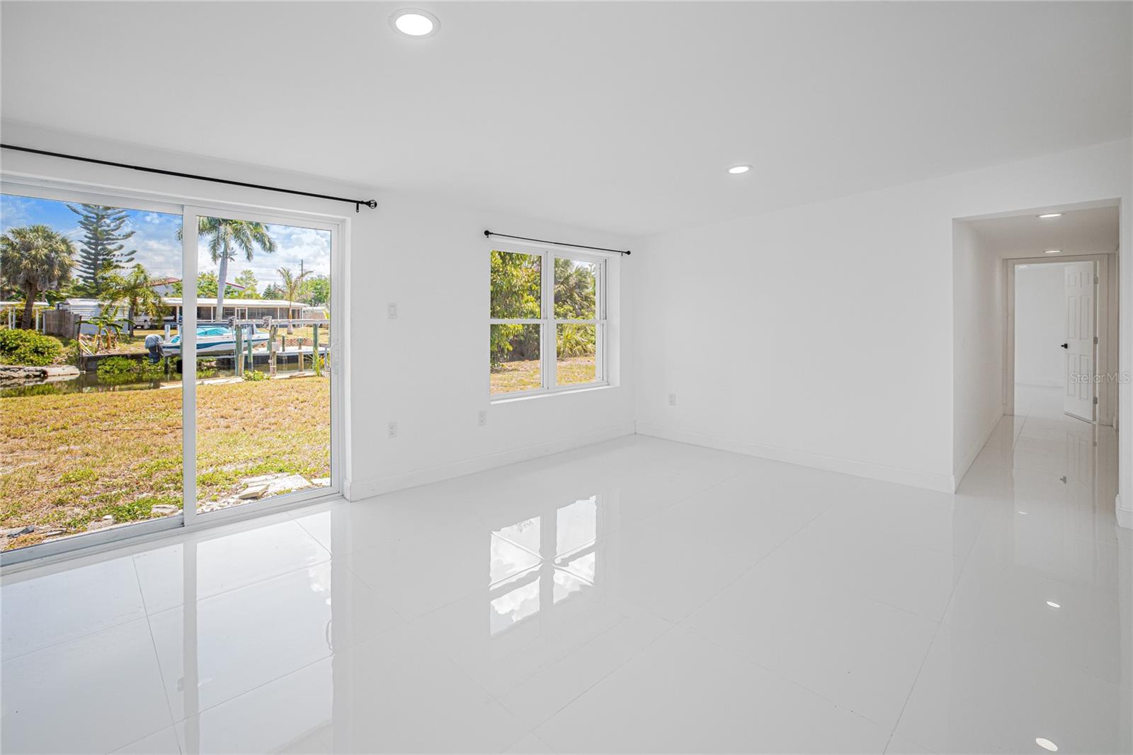 203 WATERWAY CIR NE, PORT CHARLOTTE, FL, 33952