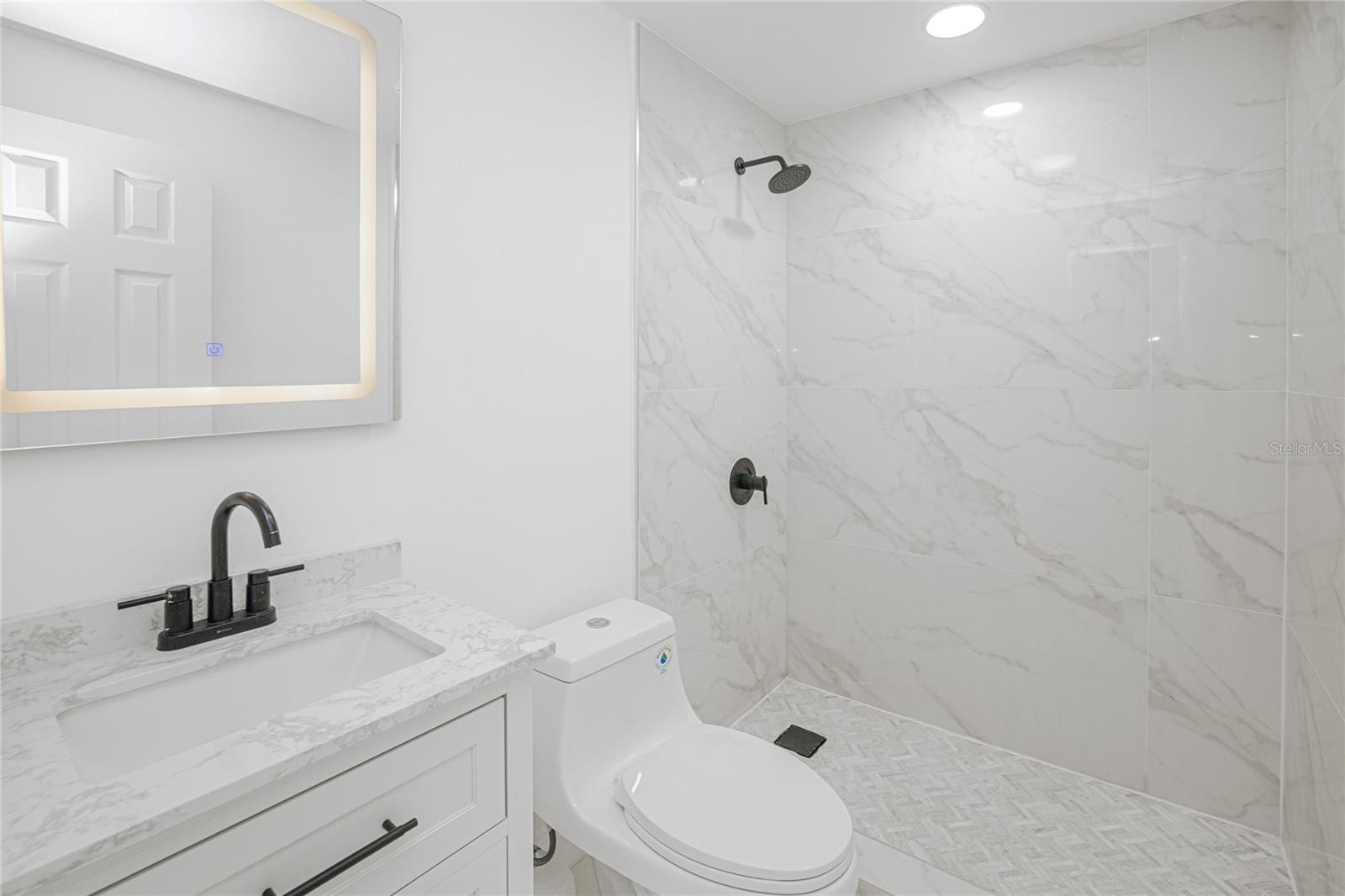 203 WATERWAY CIR NE, PORT CHARLOTTE, FL, 33952