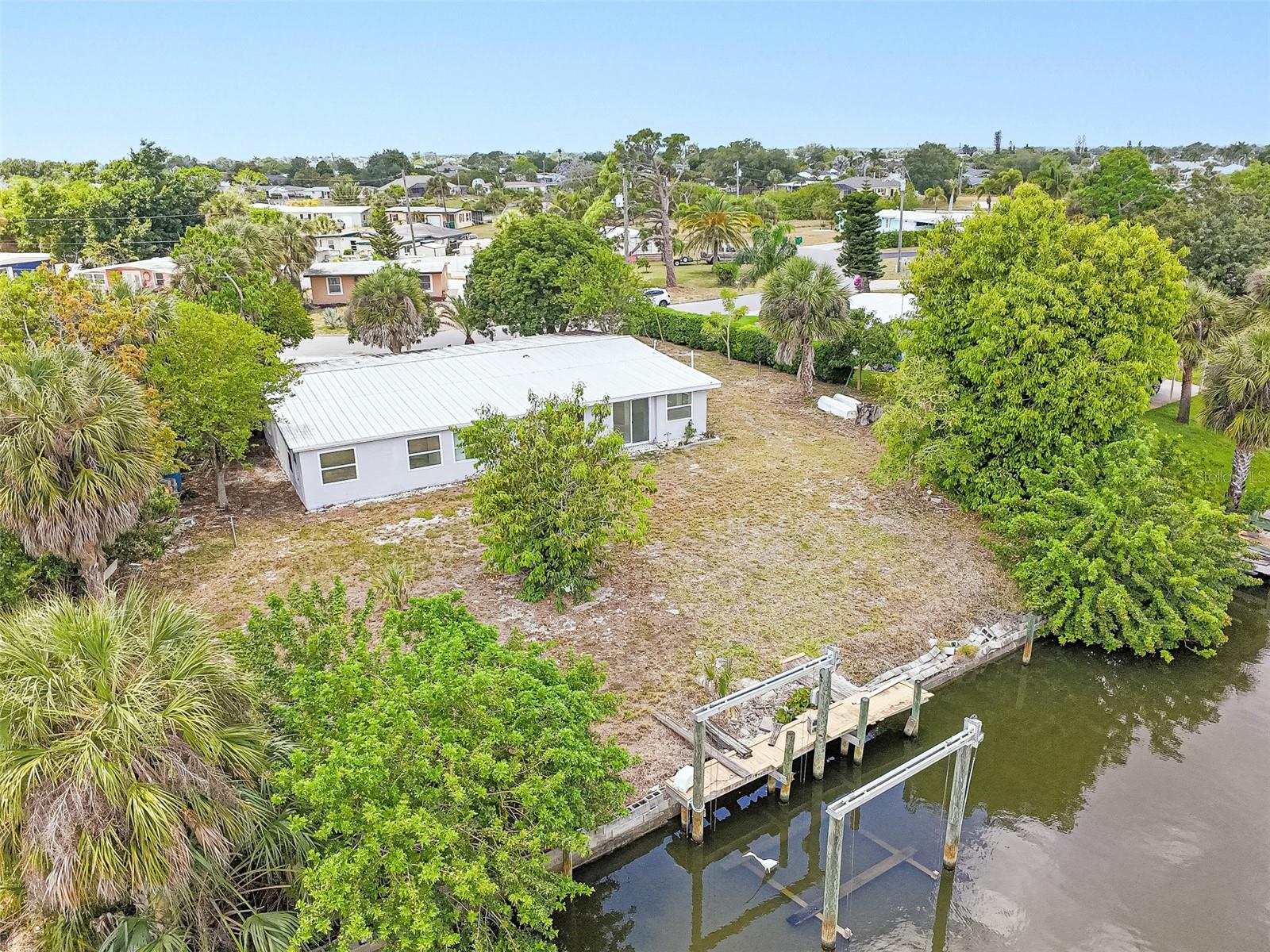 203 WATERWAY CIR NE, PORT CHARLOTTE, FL, 33952