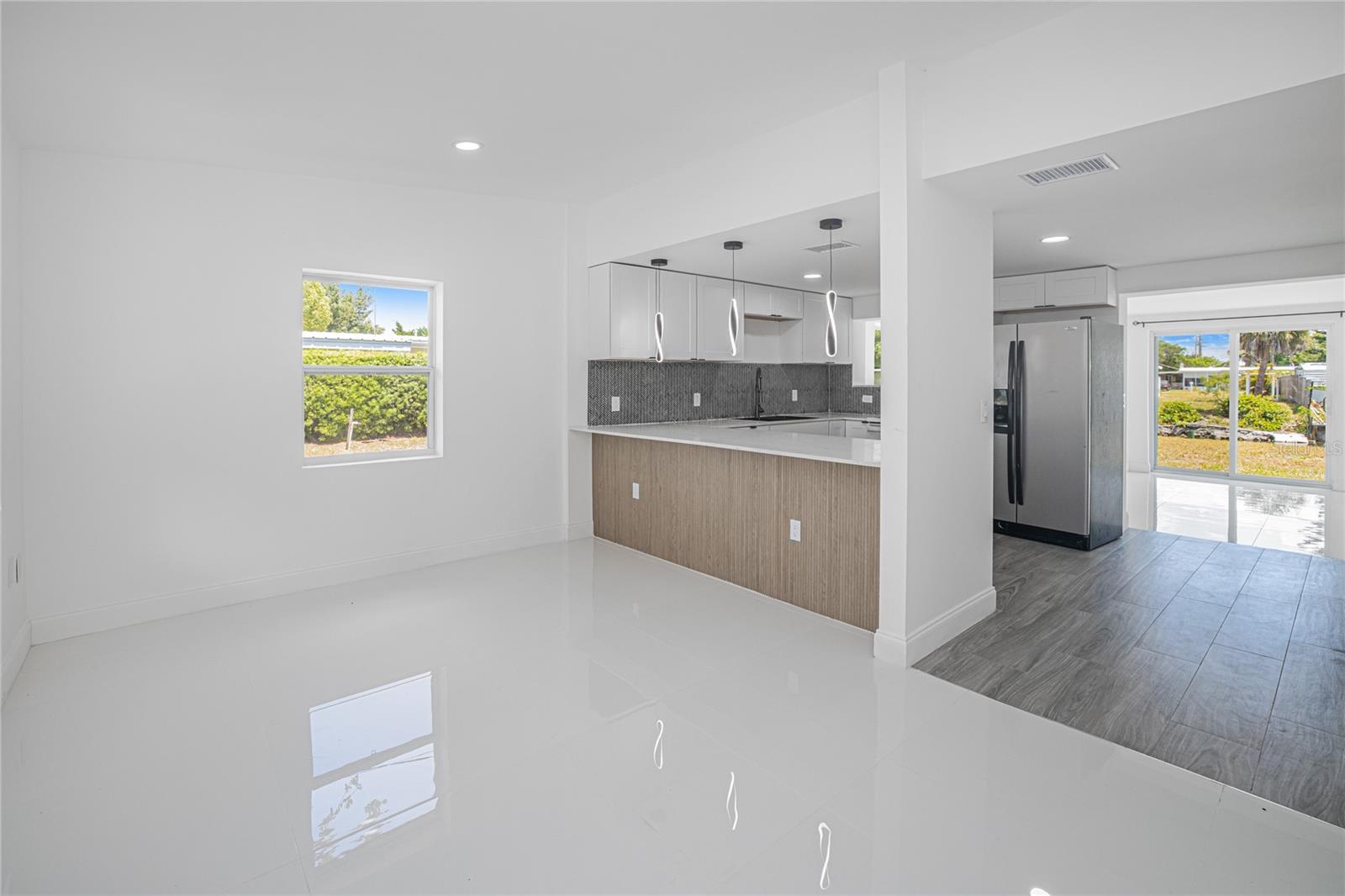 203 WATERWAY CIR NE, PORT CHARLOTTE, FL, 33952