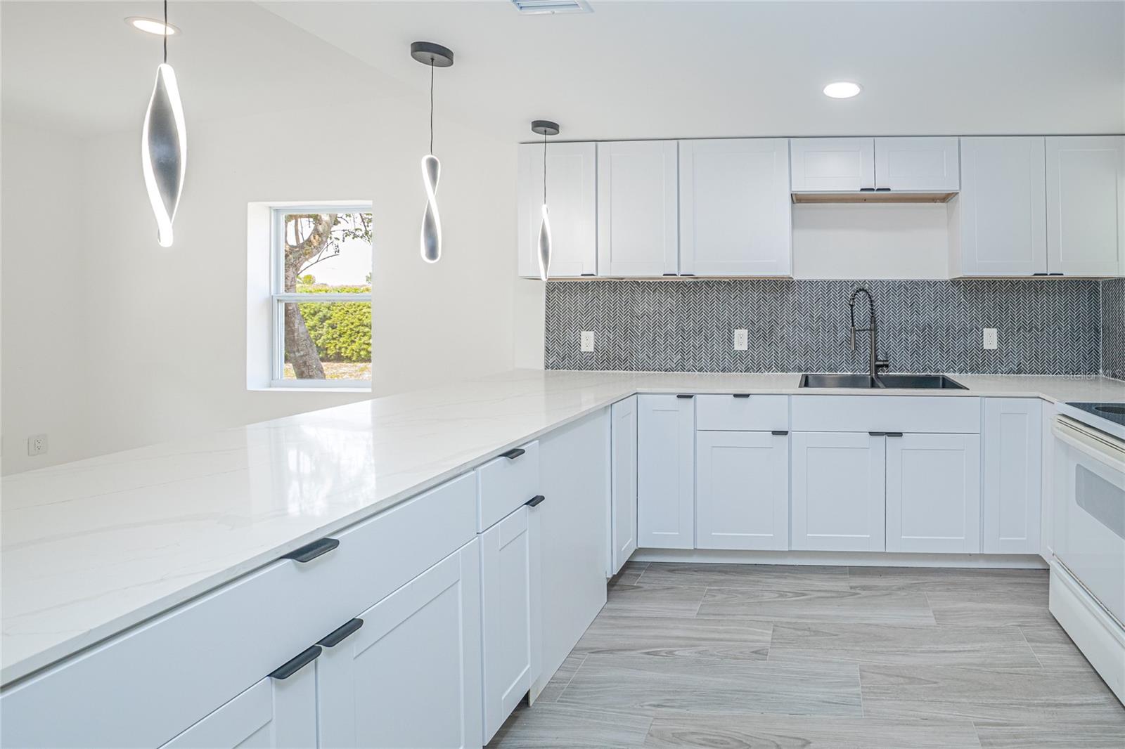 203 WATERWAY CIR NE, PORT CHARLOTTE, FL, 33952