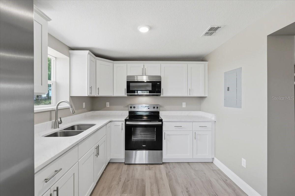 13 E 8TH ST, FROSTPROOF, FL, 33843