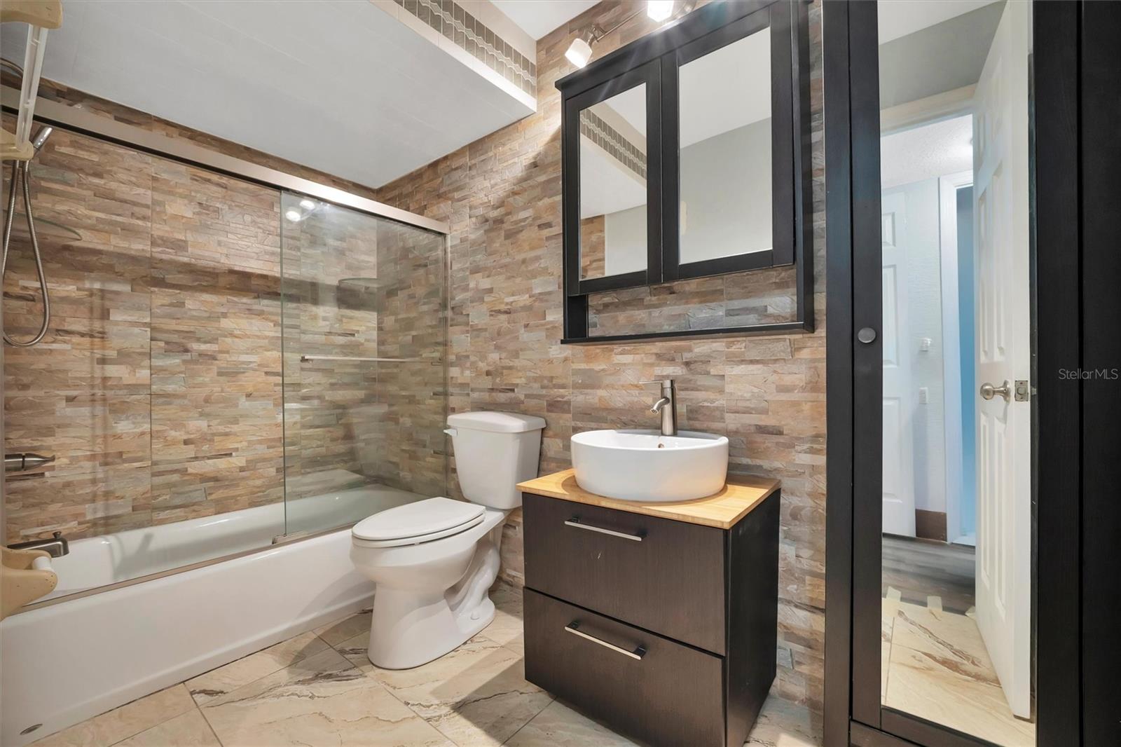 5800 HOLLYWOOD BLVD #115, SARASOTA, FL, 34231