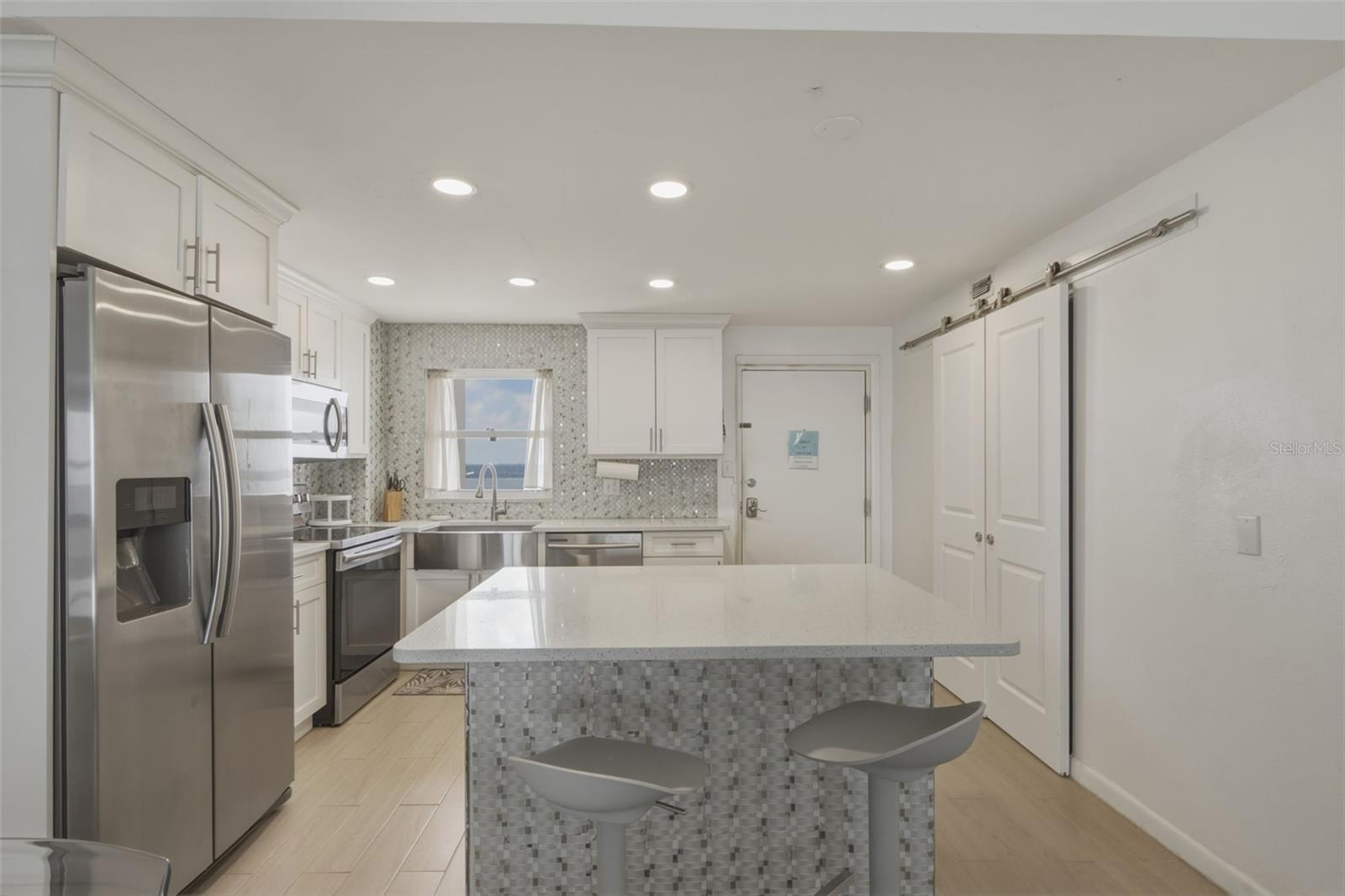 1270 GULF BLVD #1202, CLEARWATER BEACH, FL, 33767