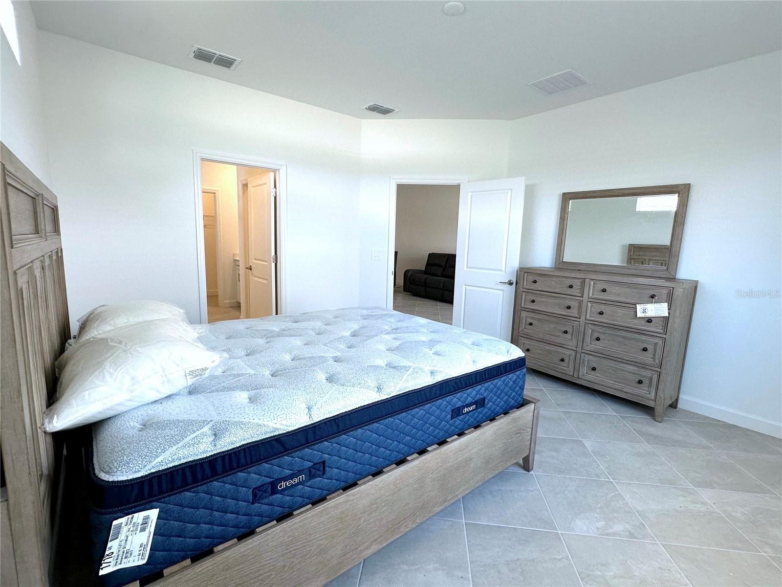 8225 SHORE LAKE DR, ENGLEWOOD, FL, 34224