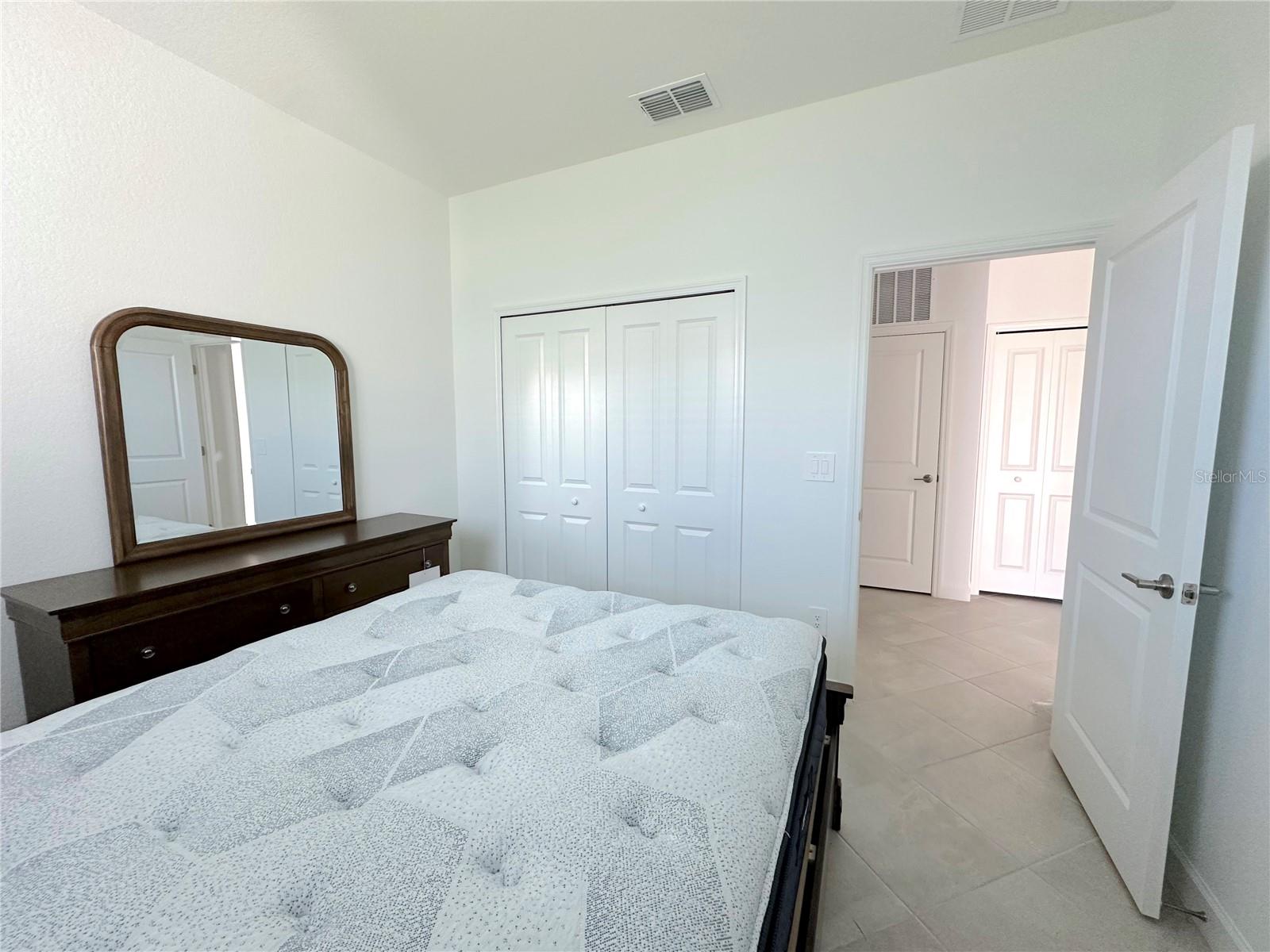 8225 SHORE LAKE DR, ENGLEWOOD, FL, 34224