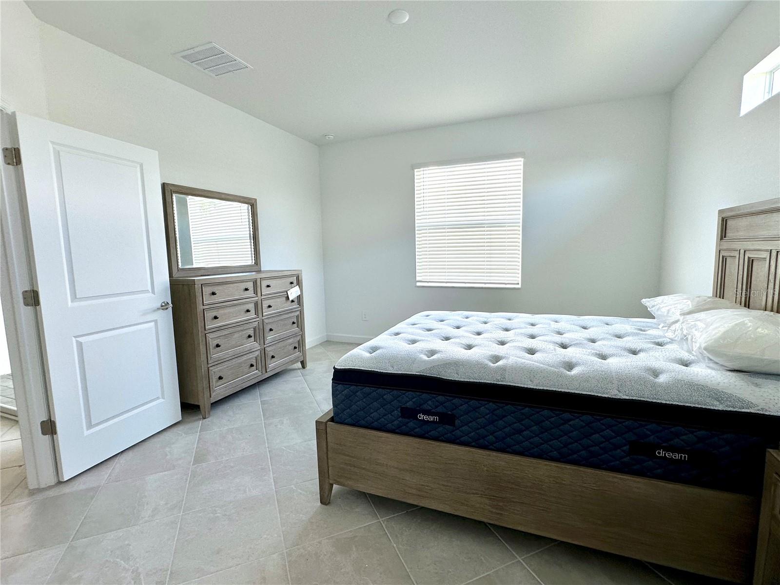 8225 SHORE LAKE DR, ENGLEWOOD, FL, 34224