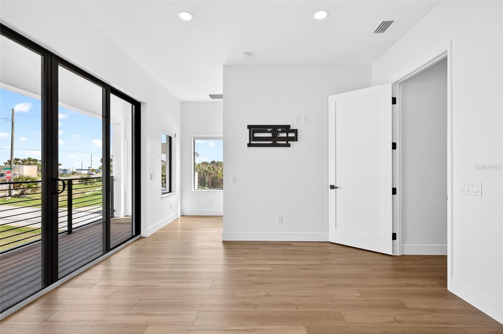 2946 N OCEAN SHORE BLVD, FLAGLER BEACH, FL, 32136