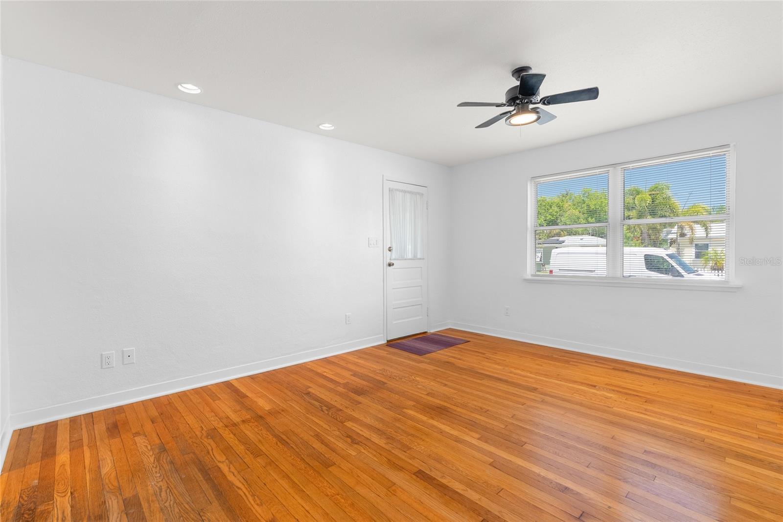1220 35TH AVE N, ST PETERSBURG, FL, 33704