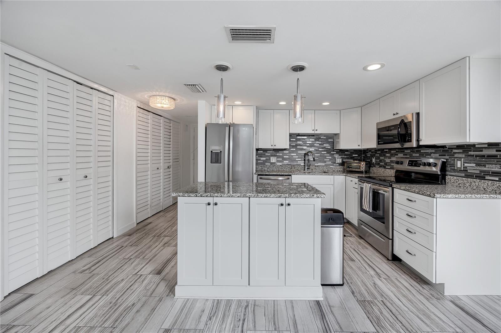 7600 SUN ISLAND DR S #107, SOUTH PASADENA, FL, 33707