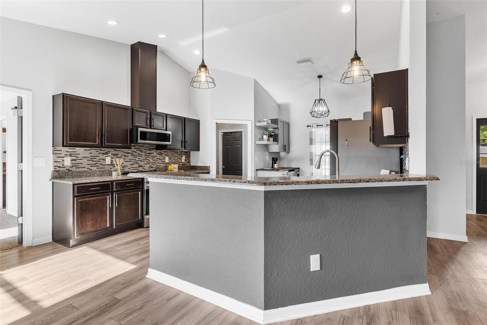 326 WOODLAND TRL, LADY LAKE, FL, 32159