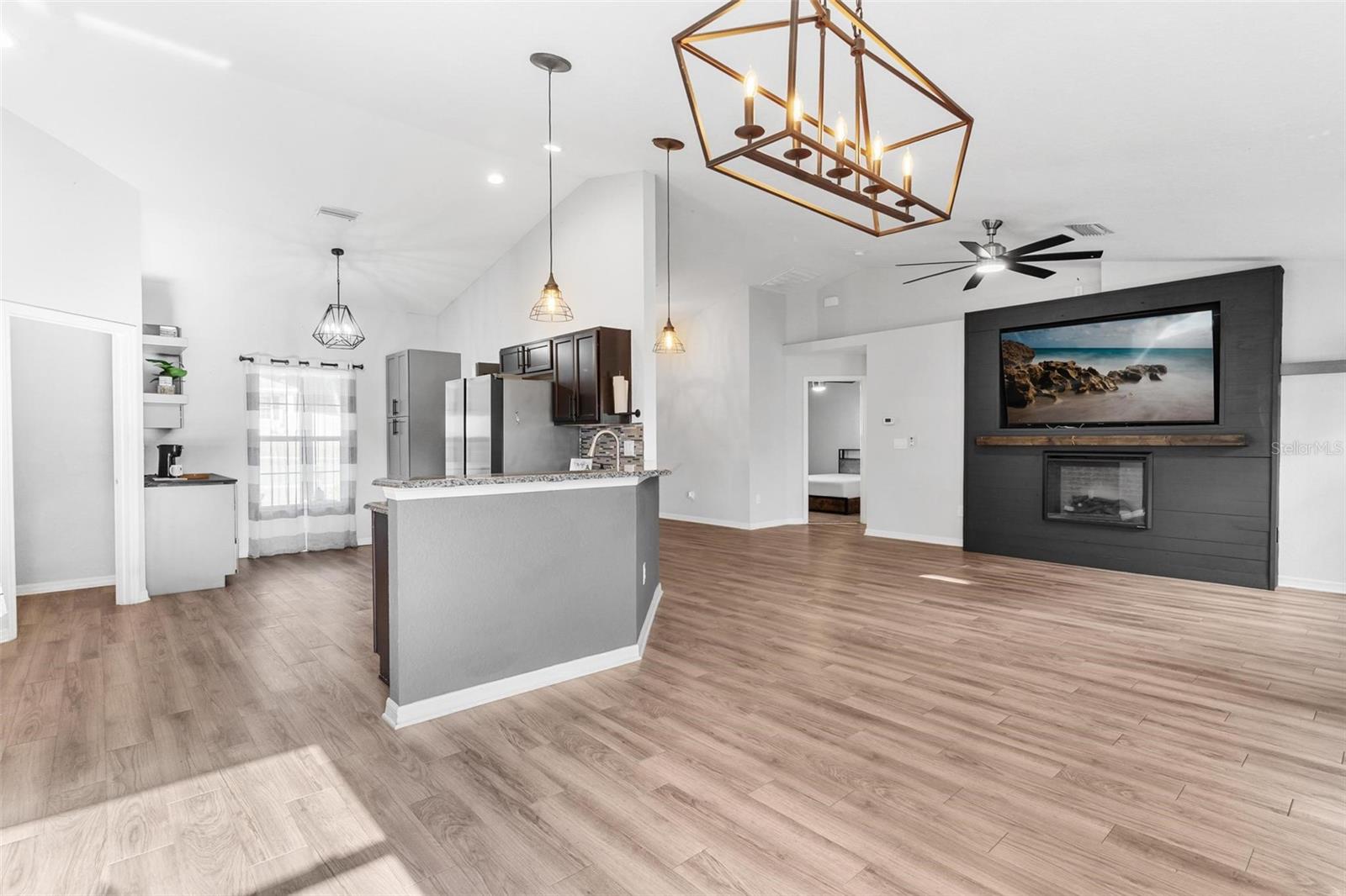 326 WOODLAND TRL, LADY LAKE, FL, 32159