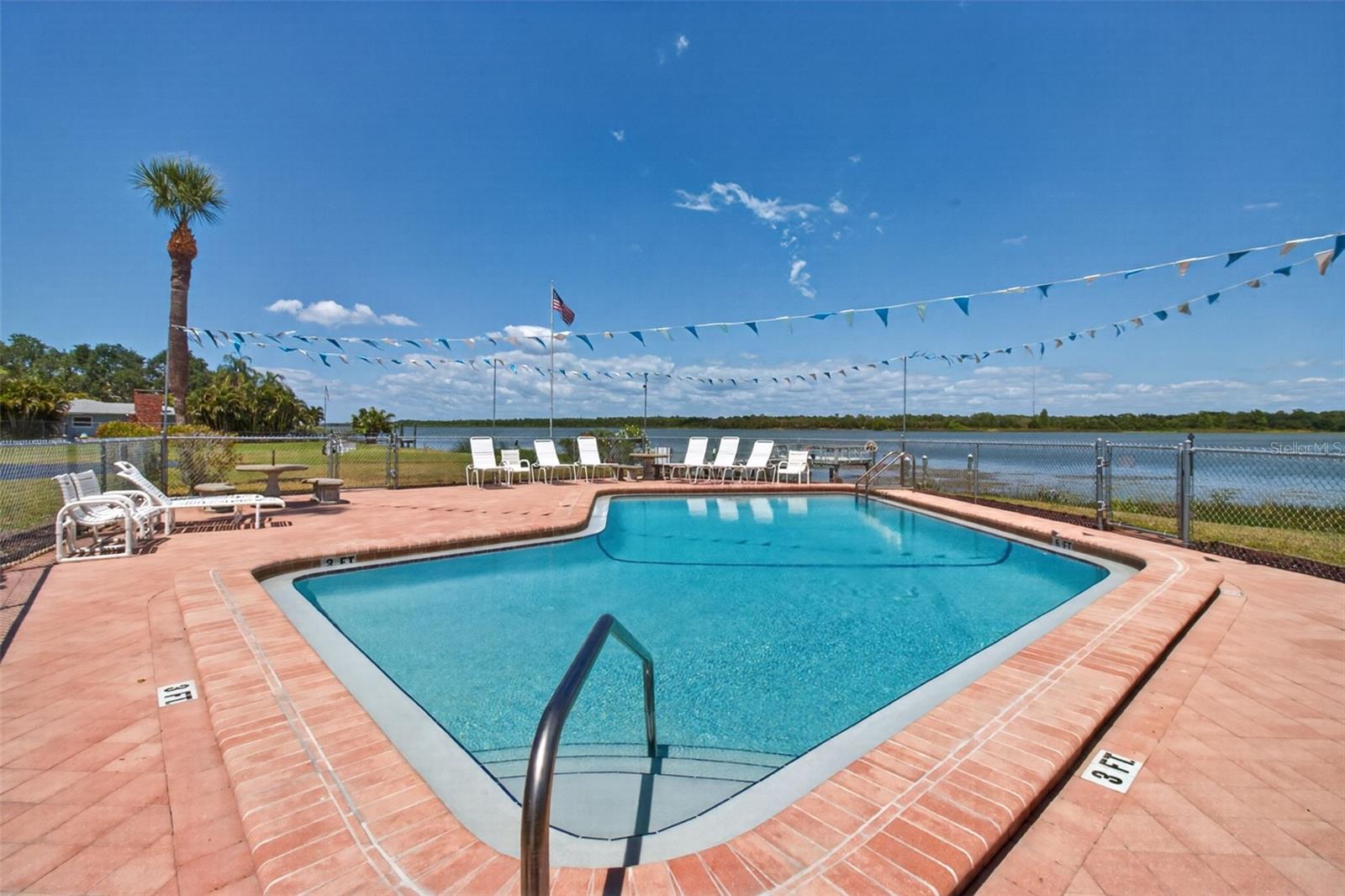 10550 VILLAGE DR #104, SEMINOLE, FL, 33772