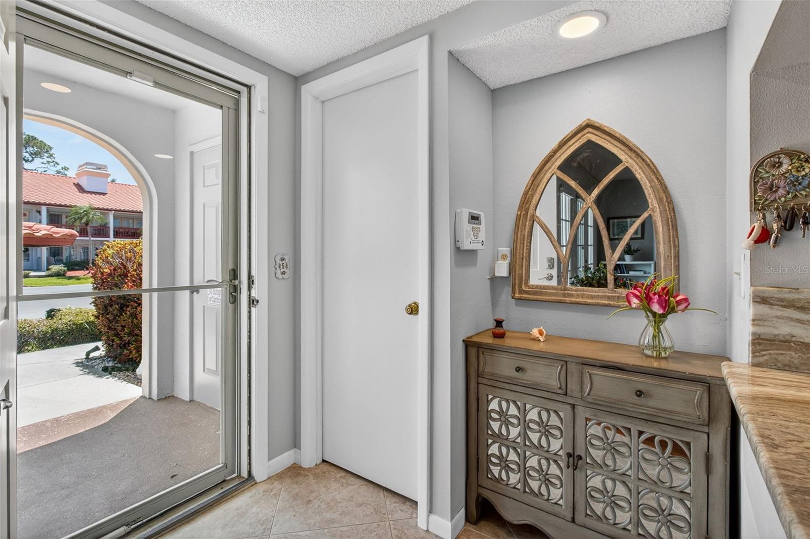 10550 VILLAGE DR #104, SEMINOLE, FL, 33772