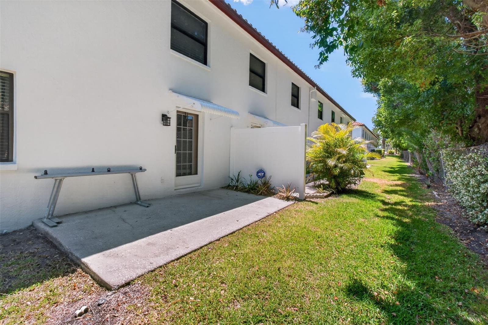 10550 VILLAGE DR #104, SEMINOLE, FL, 33772