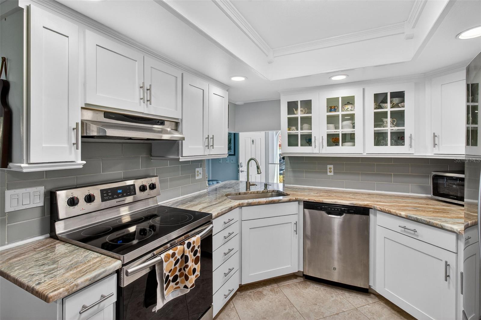 10550 VILLAGE DR #104, SEMINOLE, FL, 33772