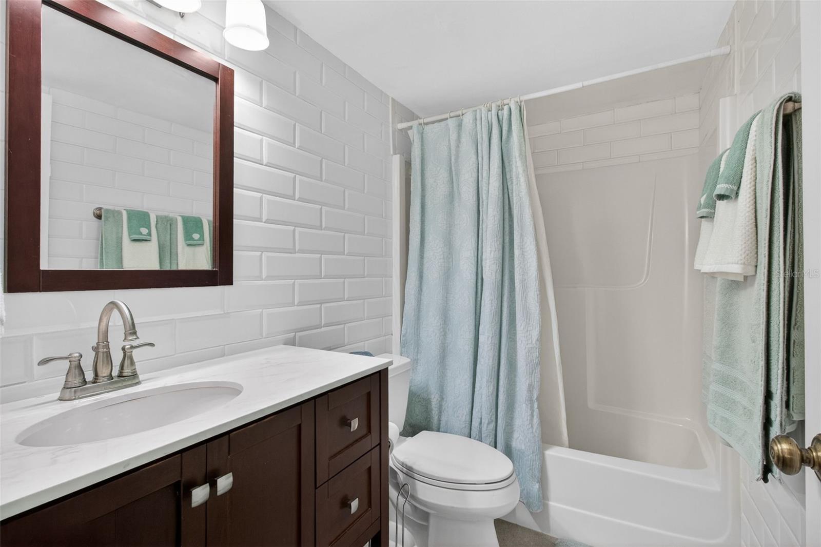 10550 VILLAGE DR #104, SEMINOLE, FL, 33772